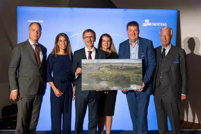 HH_Bueroeroeffnung_Gruppenbild_Laeisz_Dressel_Hering_240923-ENERTRAG_1371.jpg